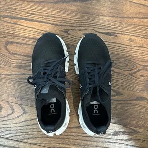 On Running Cloudswift Black Sneakers with White Soles. Size 8